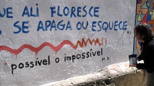 Imagem 1º Aniversário Associação "Renovar Mouraria" e apresentação do Centro Mário Dionísio à População, com pintura de versos de Mário Dionísio
